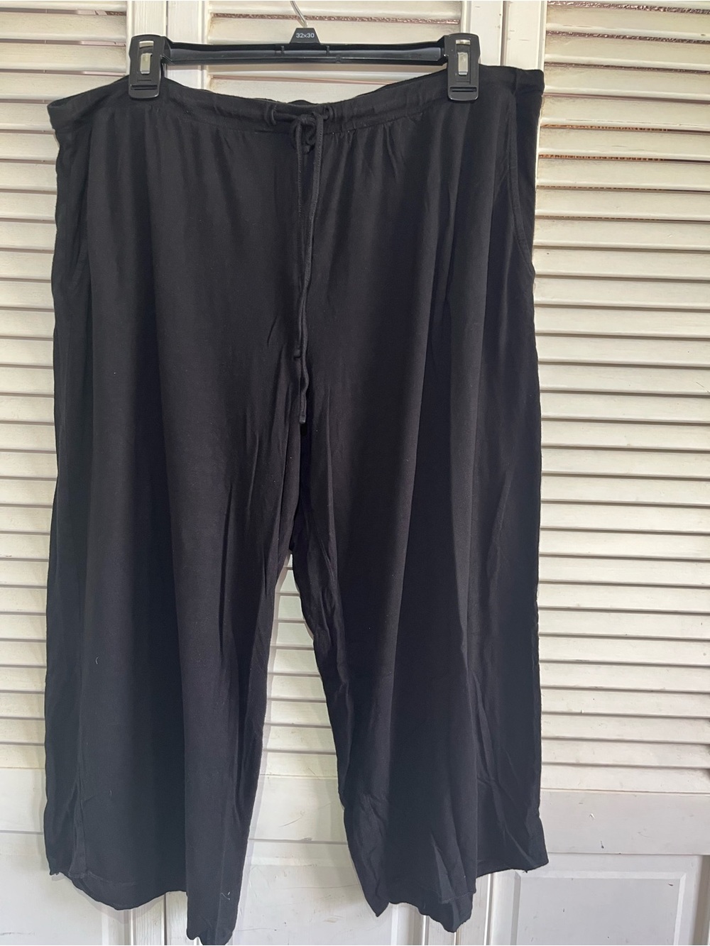 Secret Treasures Women’s Black Drawstring Lounge Capri Pants